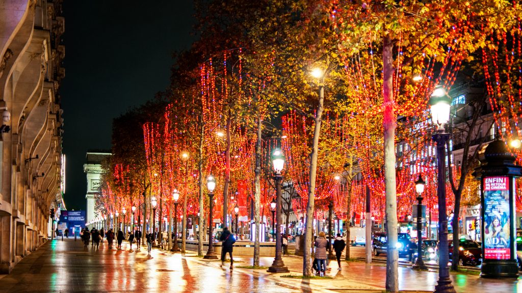 The Champs Elysées avenue, at Christmas 