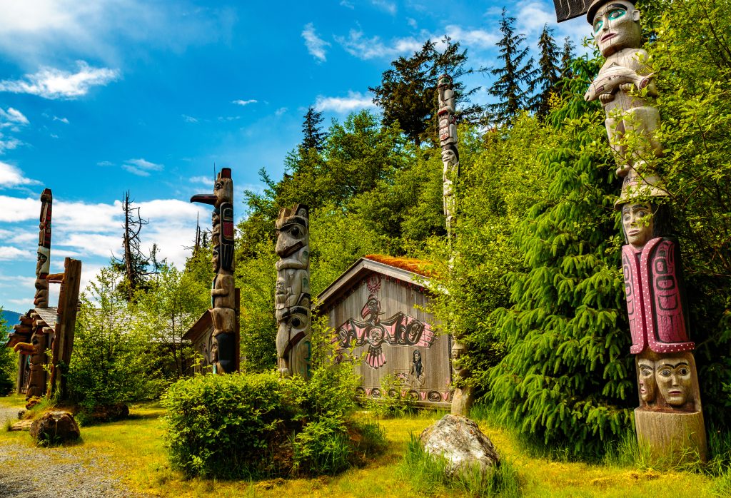 Native American Clan House and Totems - Accent on Travel